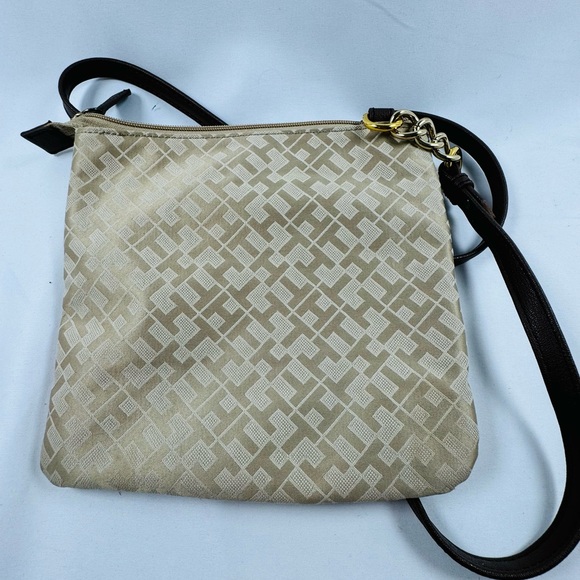 Tommy Hilfiger Light Tan Crossbody Logo Pattern Bag / Purse Small/Medium - Picture 3 of 11